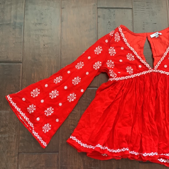 EUC Red White Fate Embroidered Boho Blouse Top Shirt Bell Sleeves XS - Picture 3 of 7